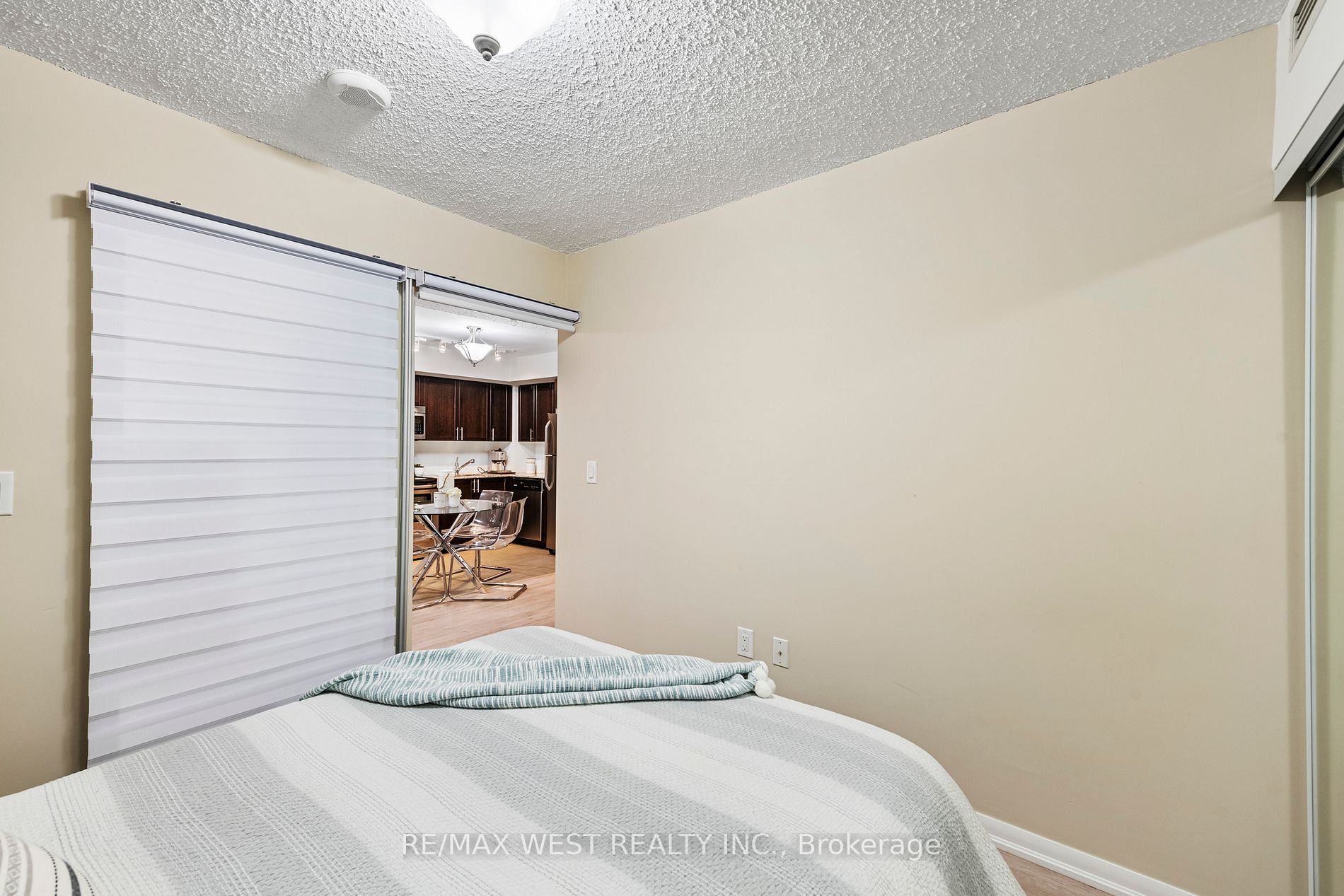 800 Lawrence Ave W, #401