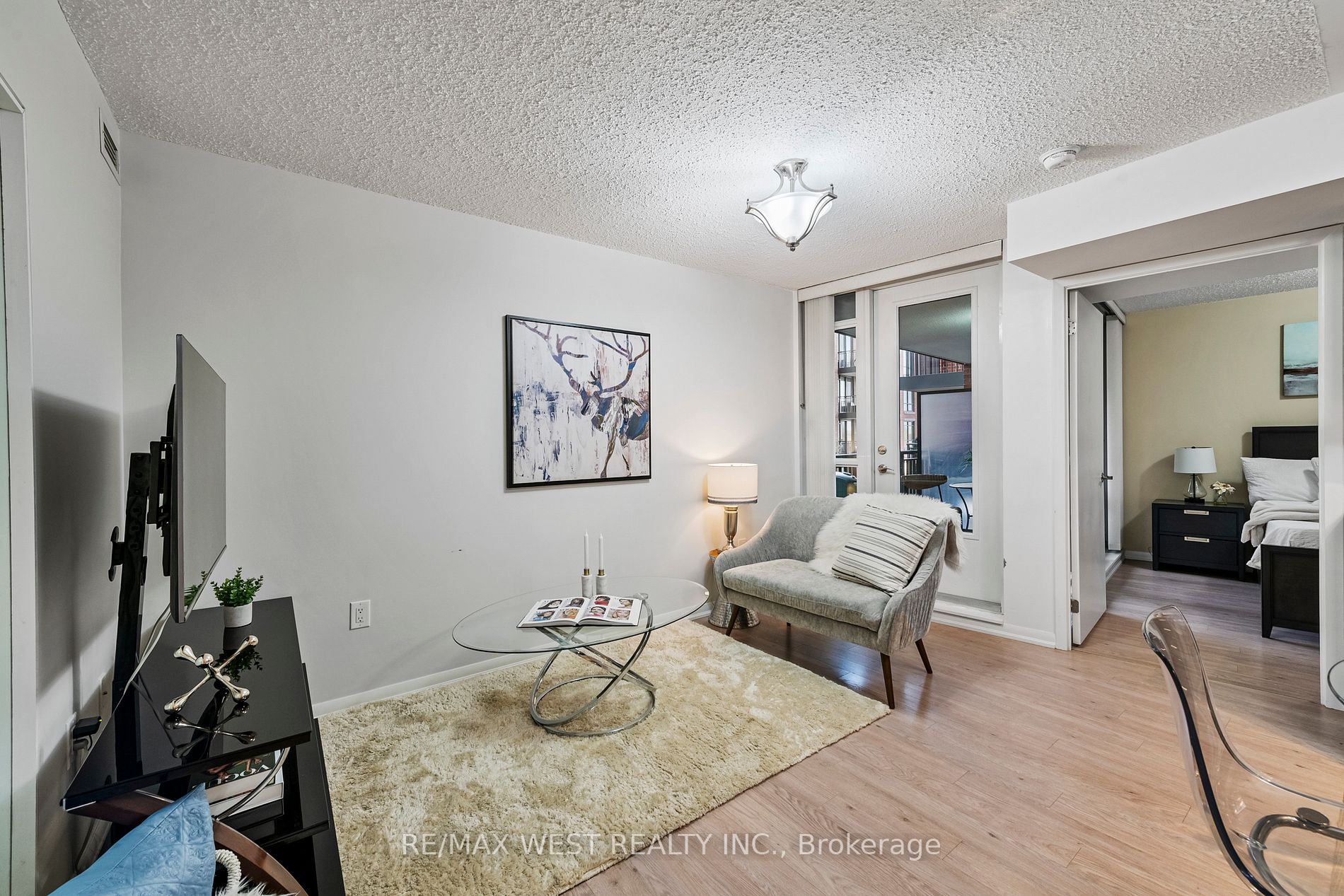 800 Lawrence Ave W, #401