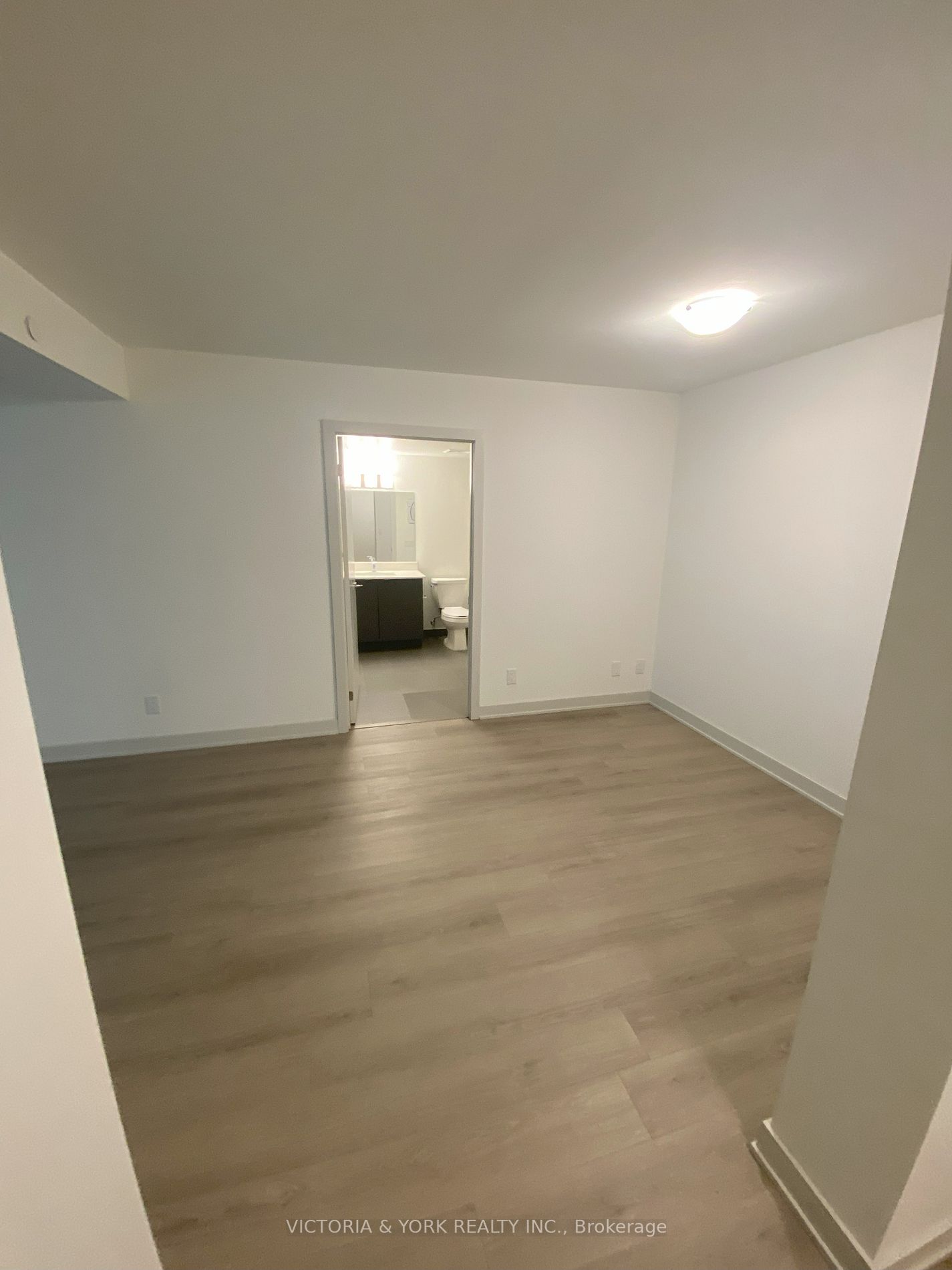 3385 Dundas St W, #201