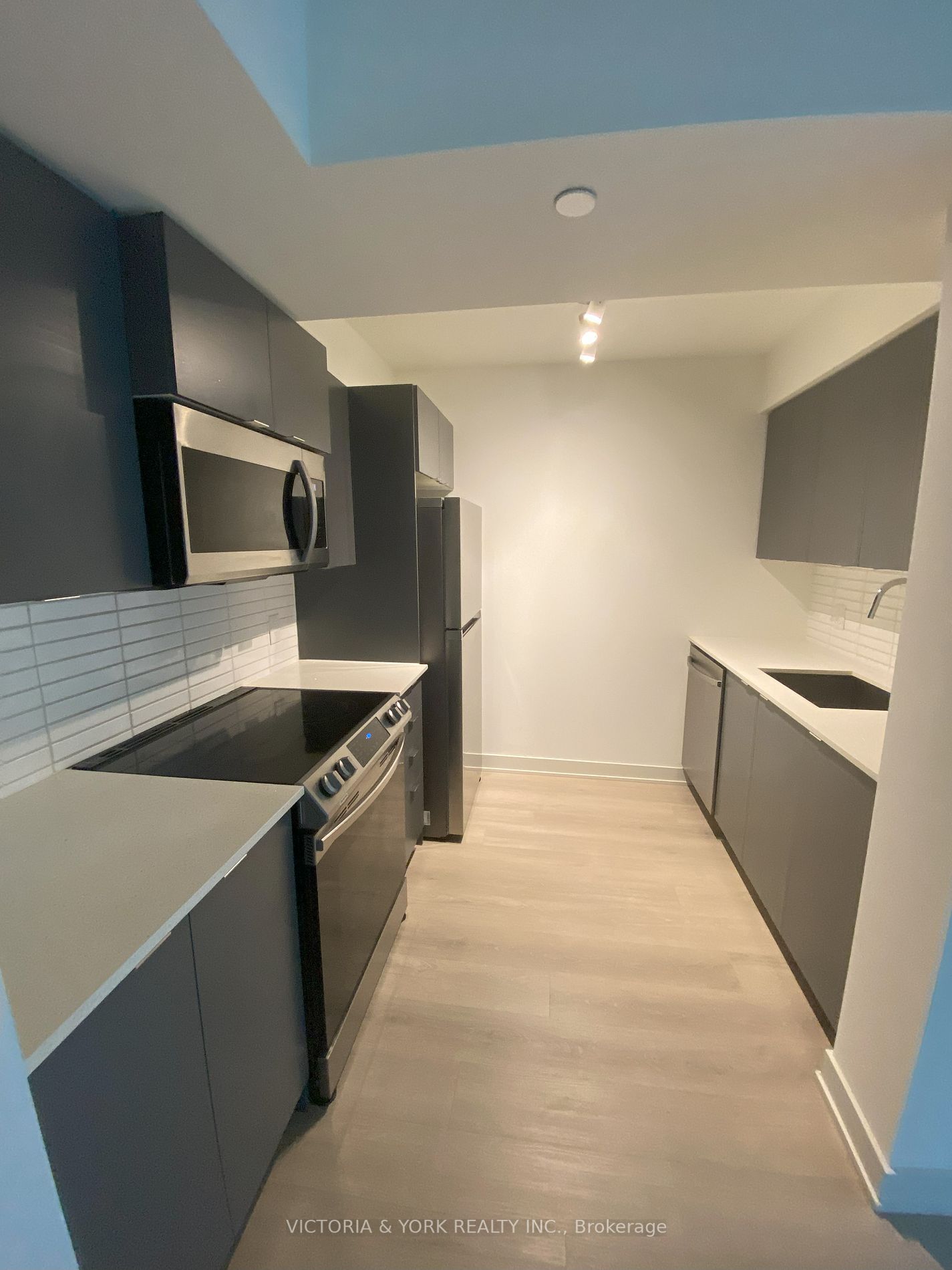 3385 Dundas St W, #201