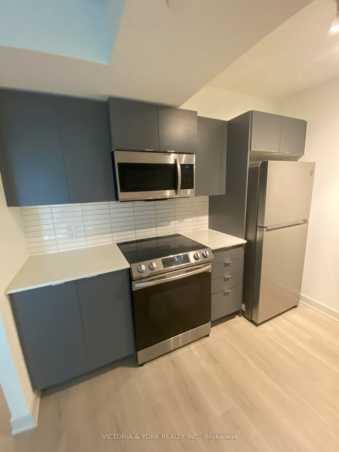 3385 Dundas St W, #201