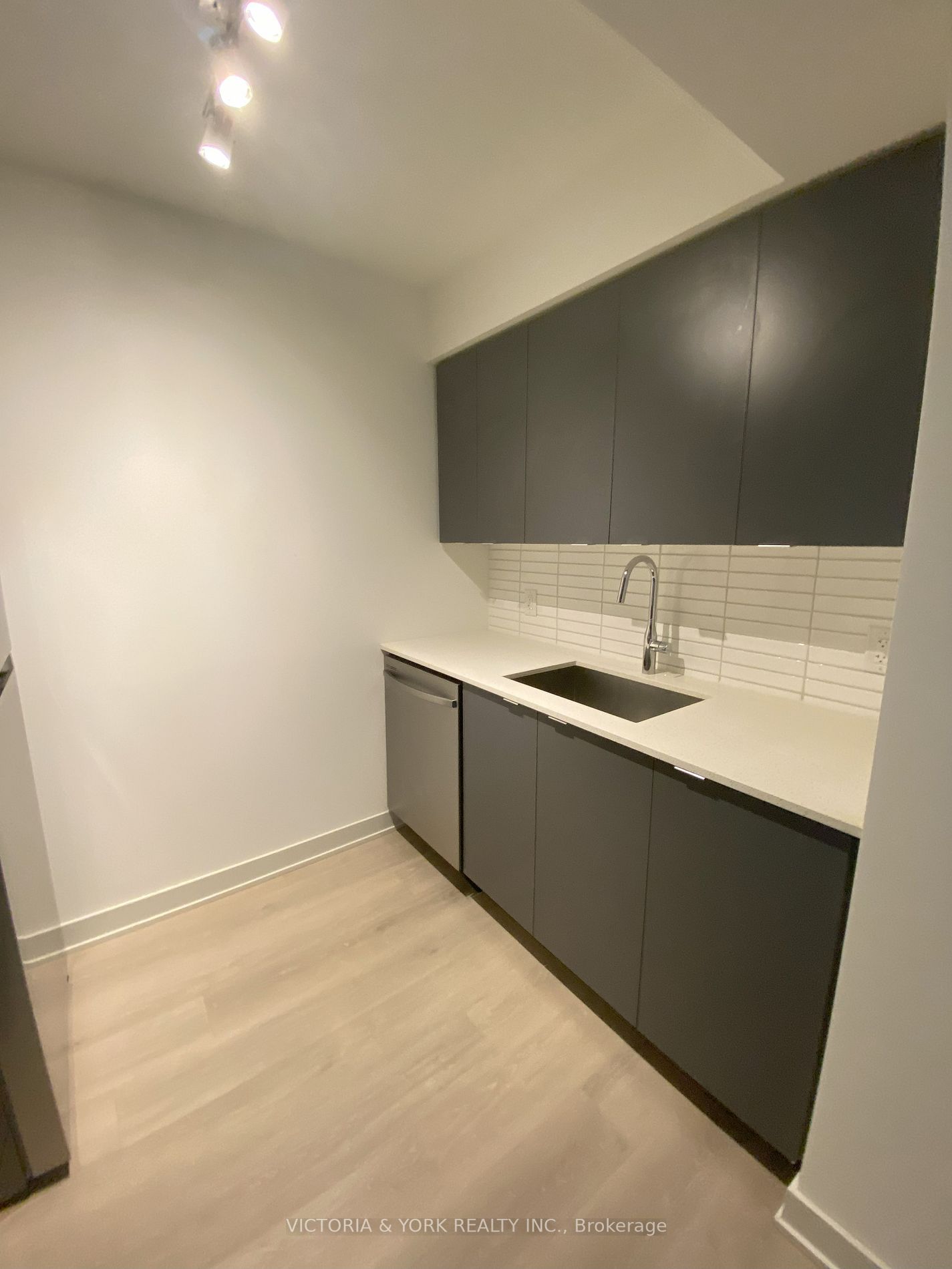 3385 Dundas St W, #201