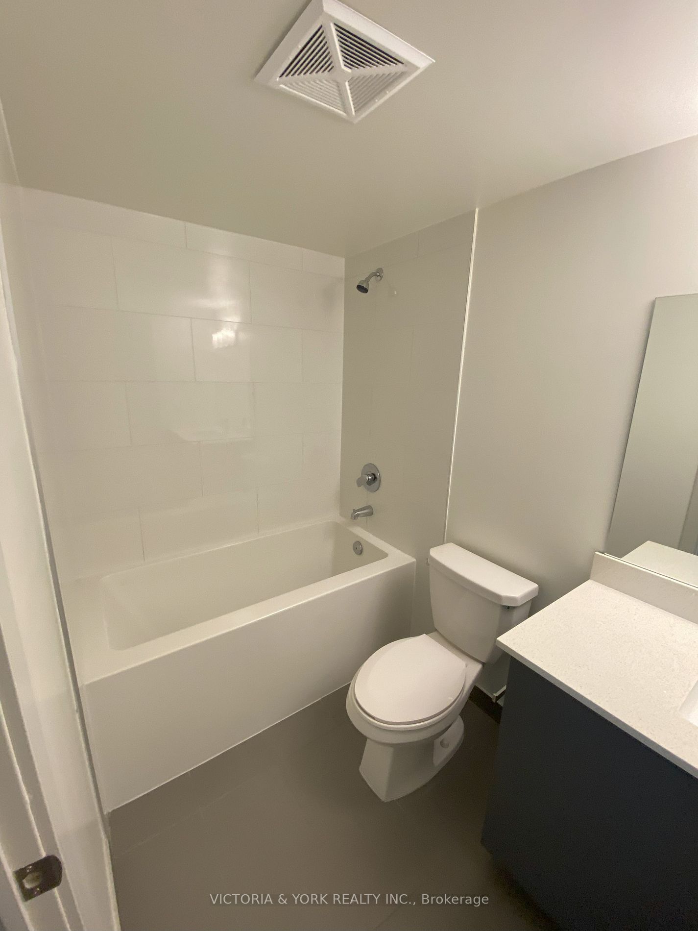 3385 Dundas St W, #201