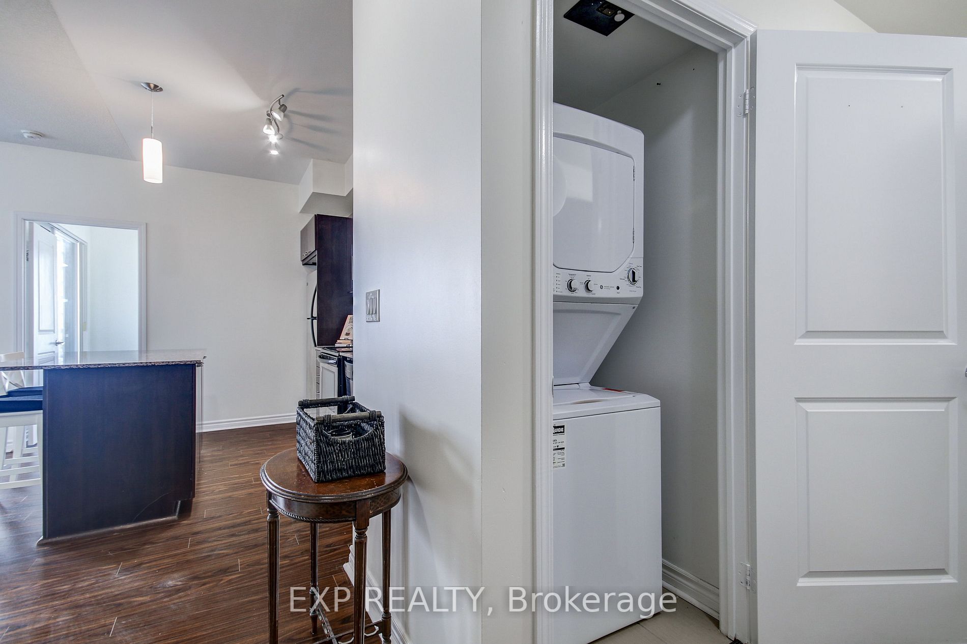 385 Prince Of Wales Dr, #1102