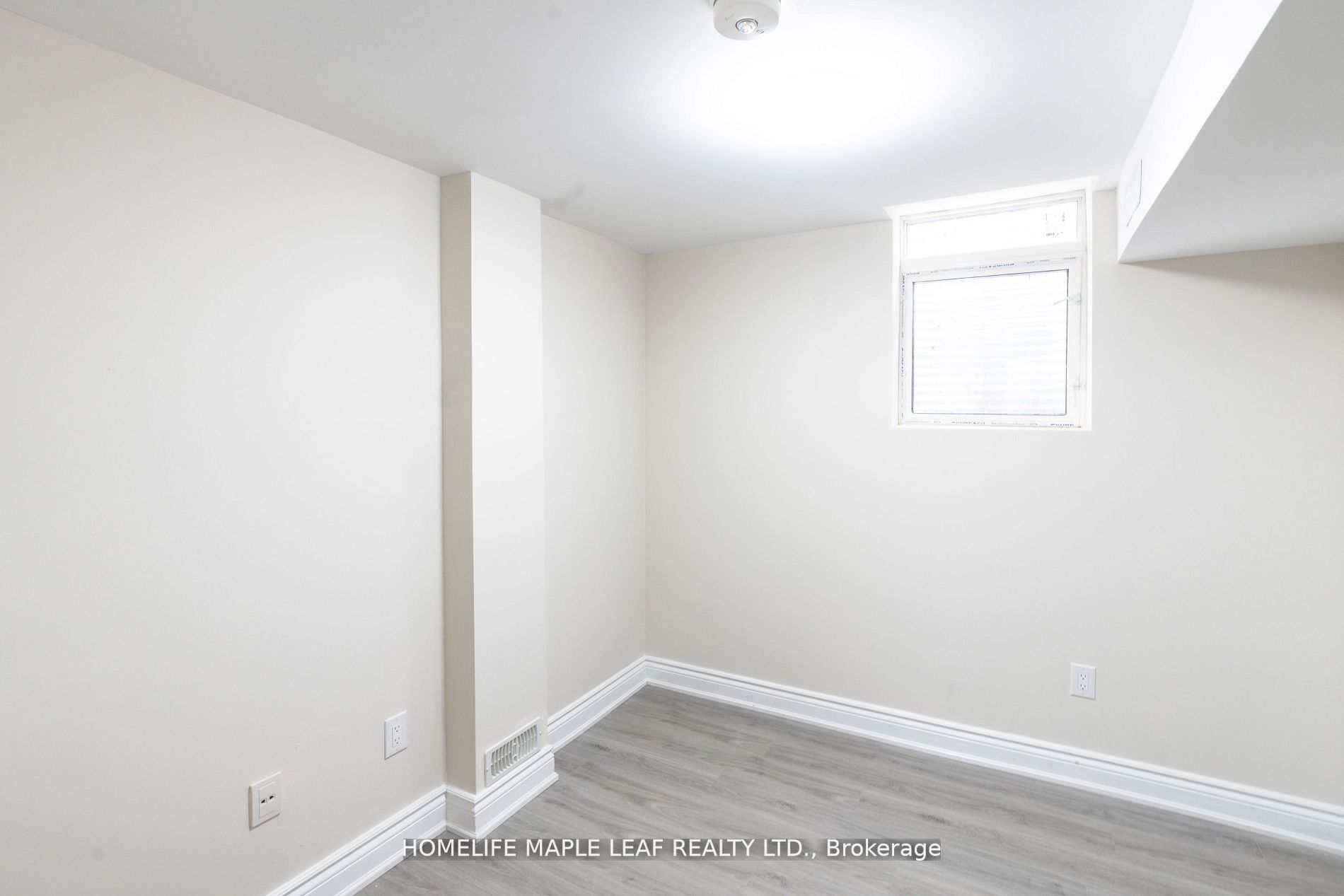 27 Ridgemore Cres