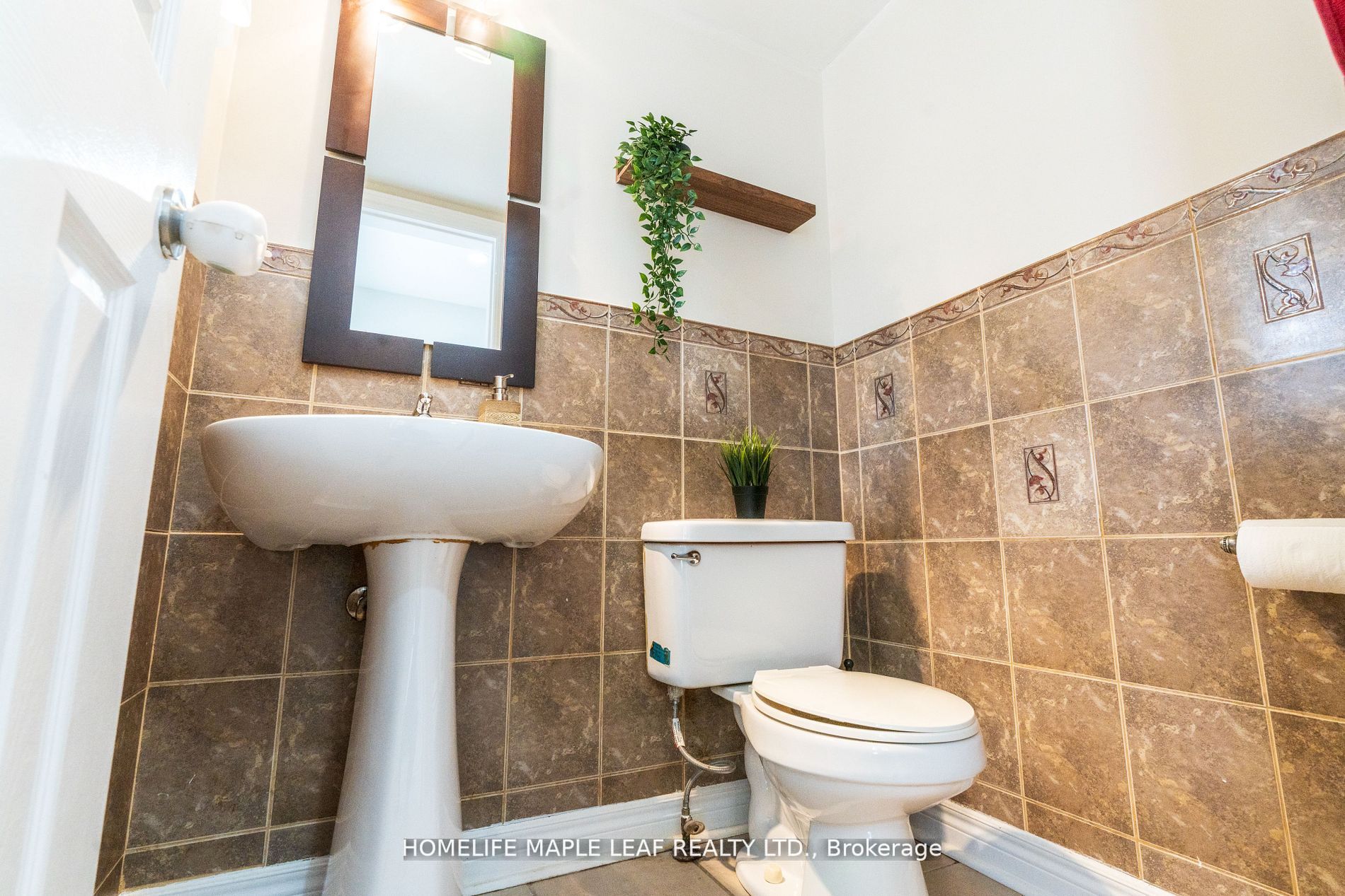 27 Ridgemore Cres