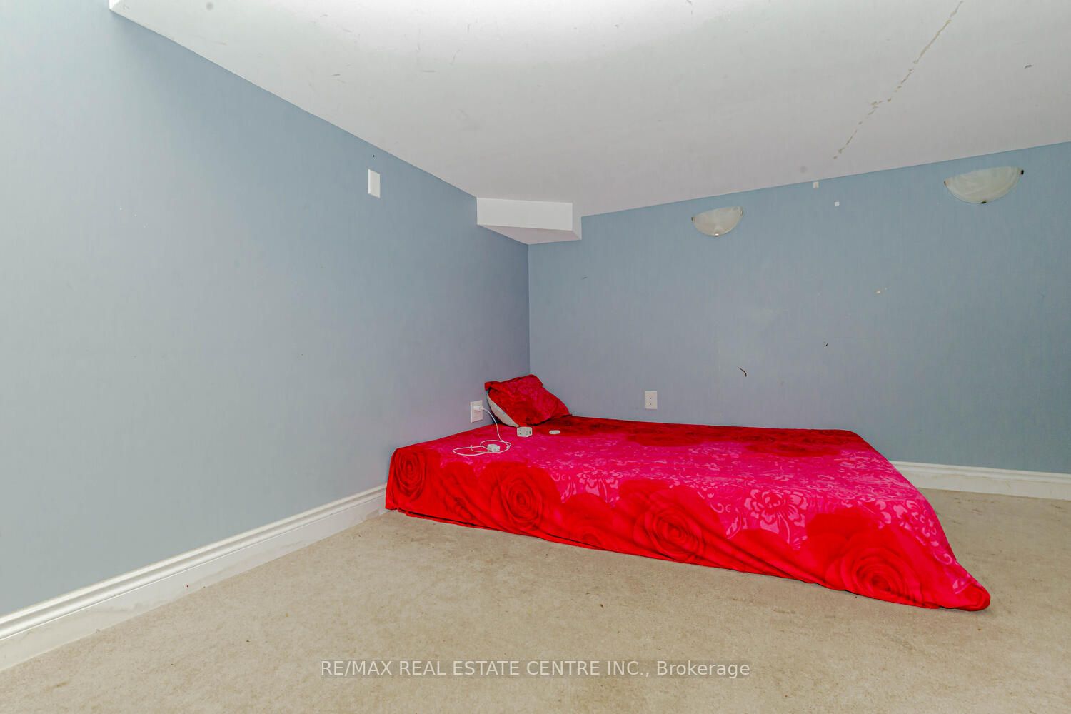 30 Rampart Dr