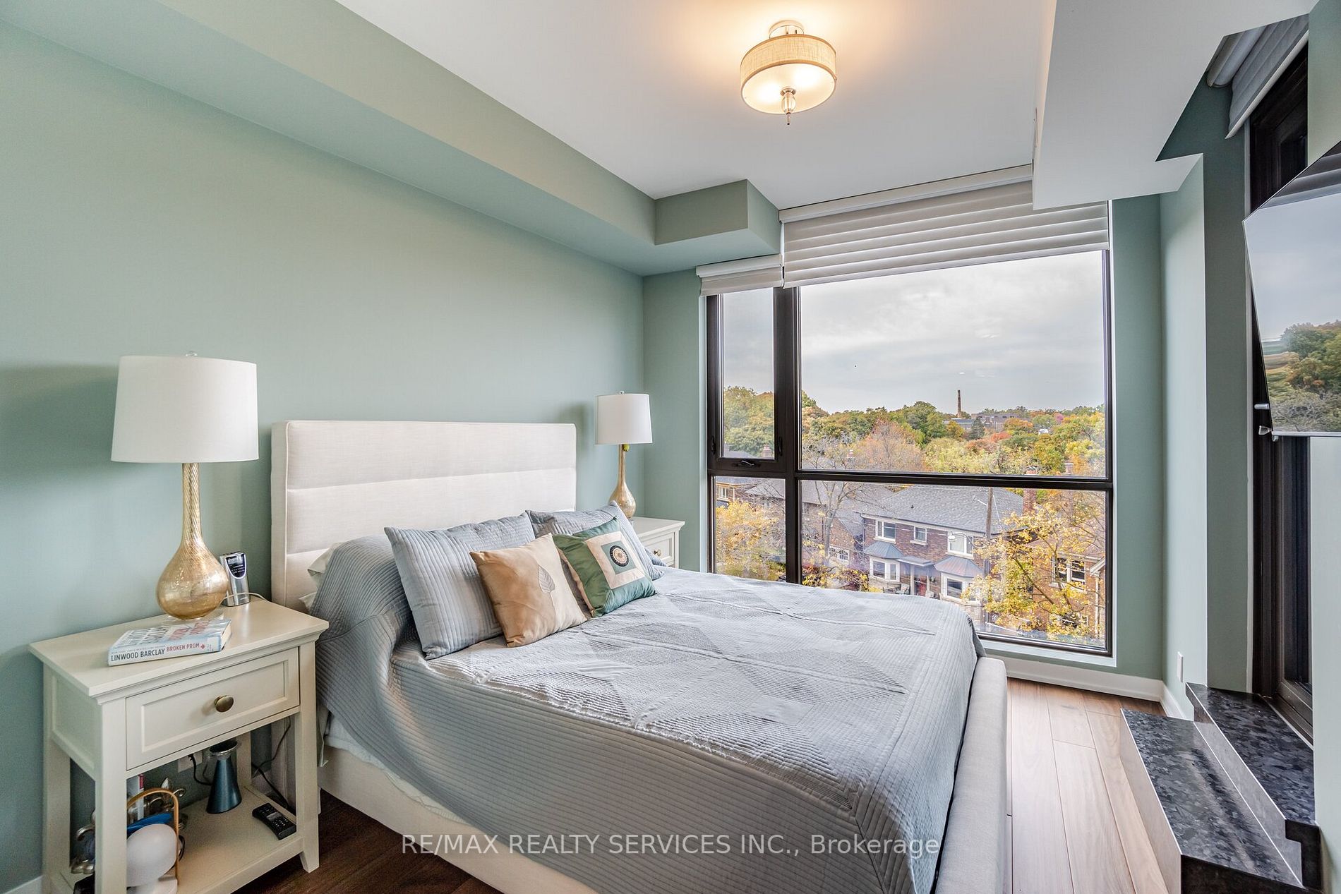 2118 Bloor St W, #401