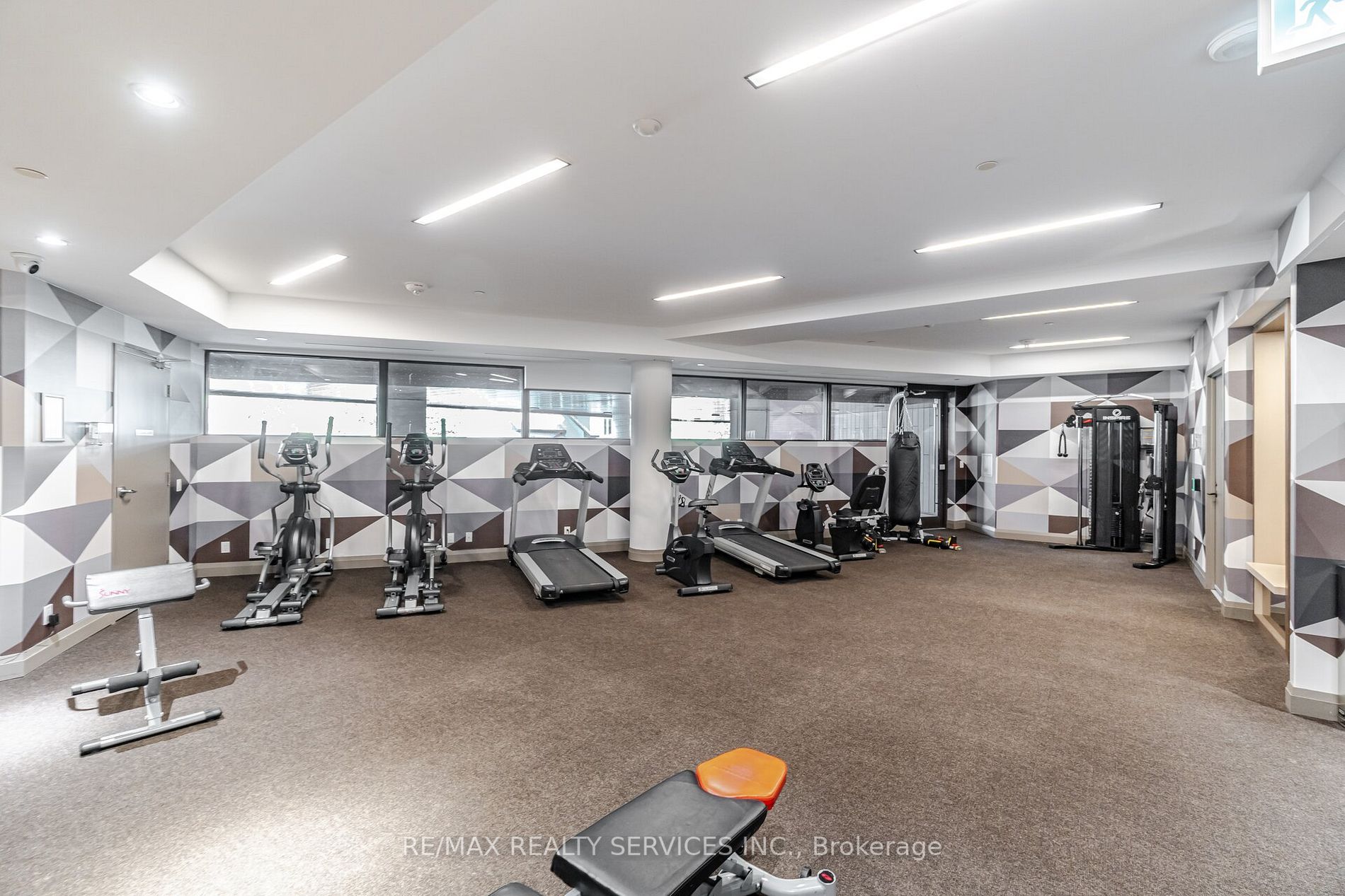 2118 Bloor St W, #401