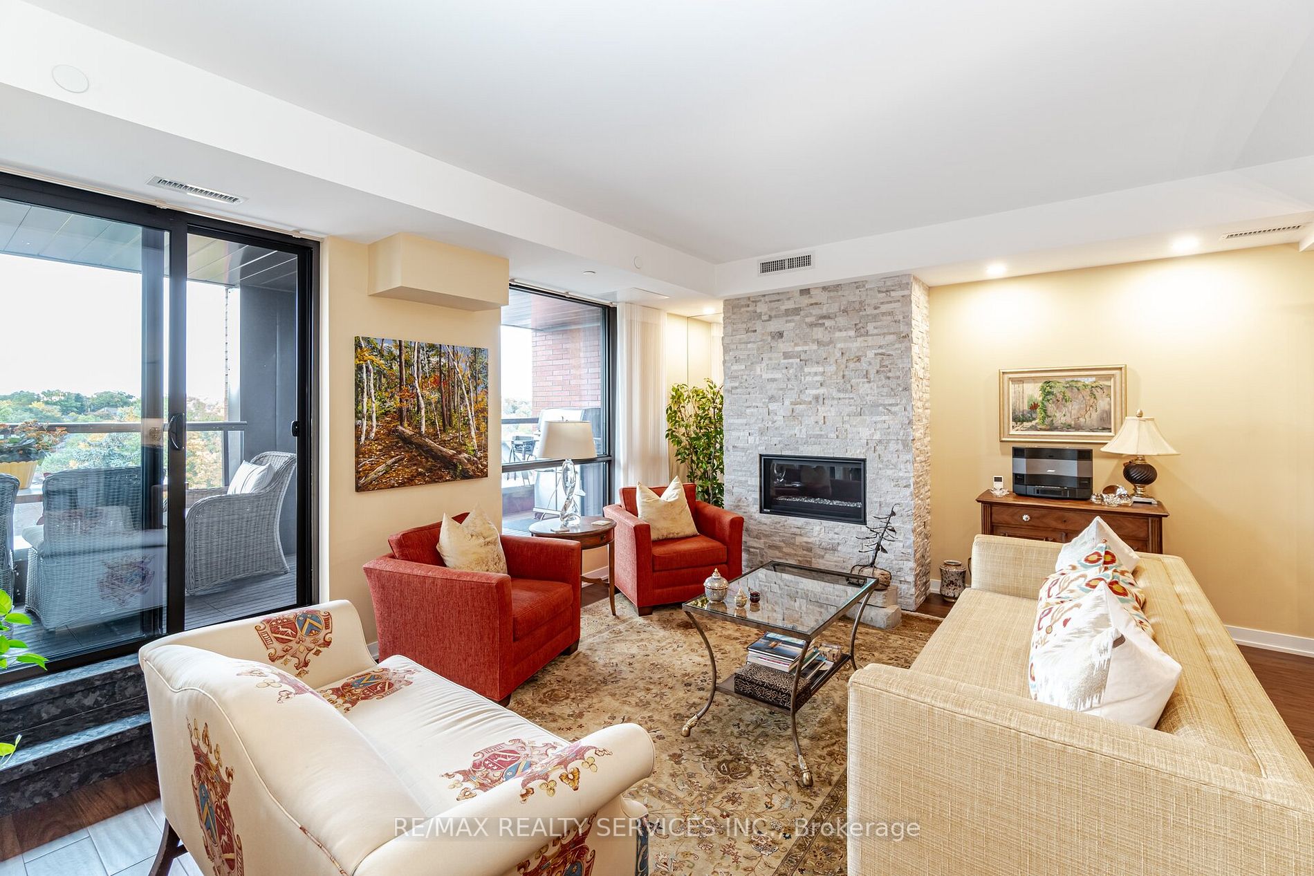 2118 Bloor St W, #401