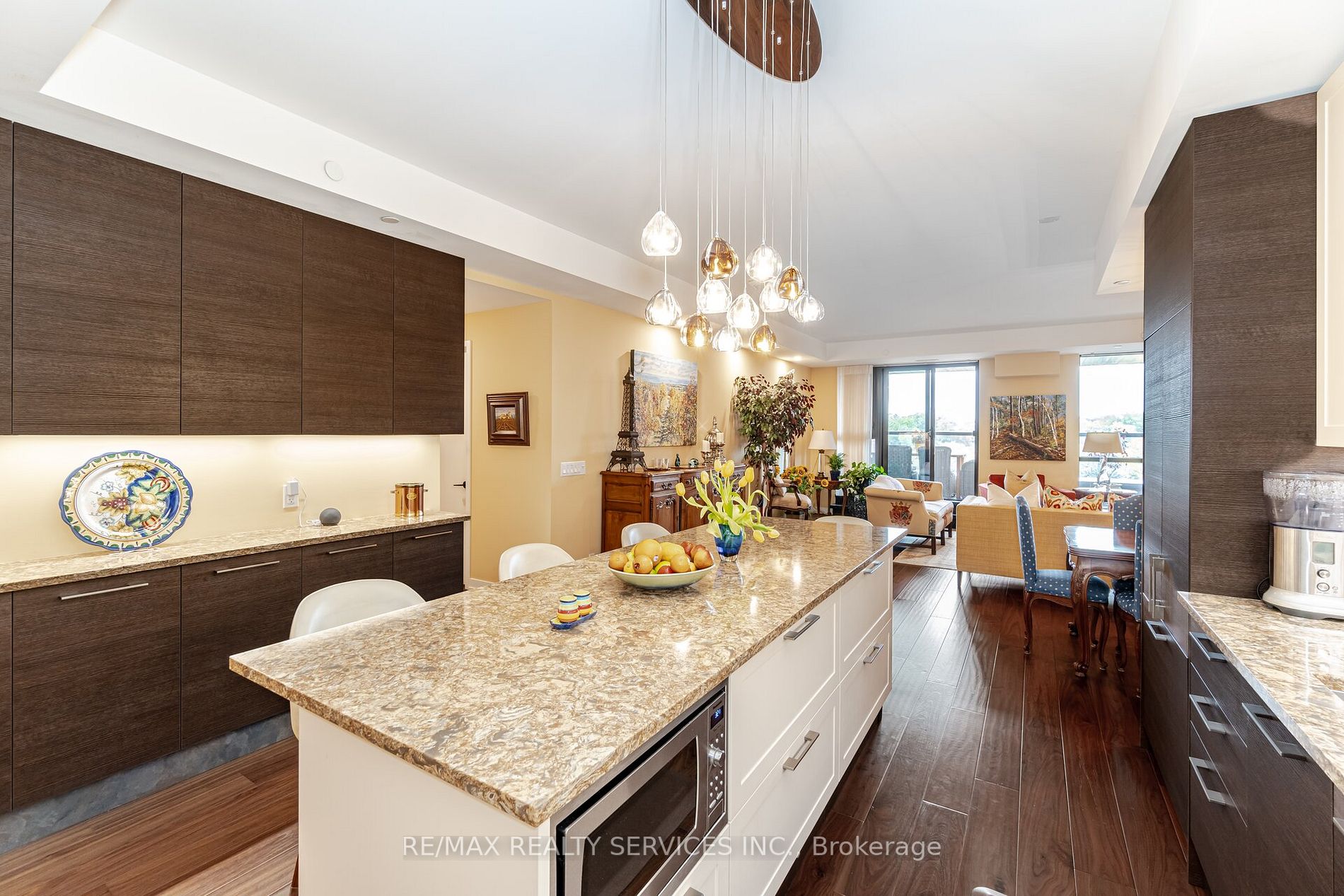2118 Bloor St W, #401