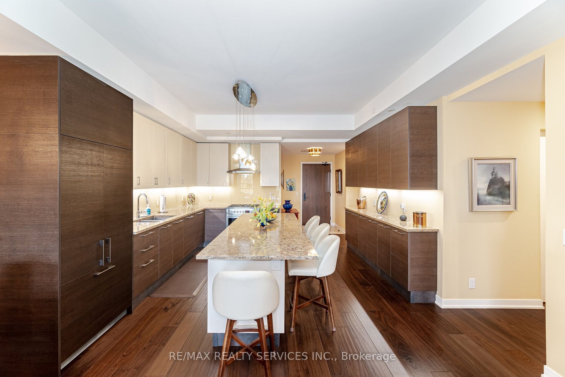 2118 Bloor St W, #401