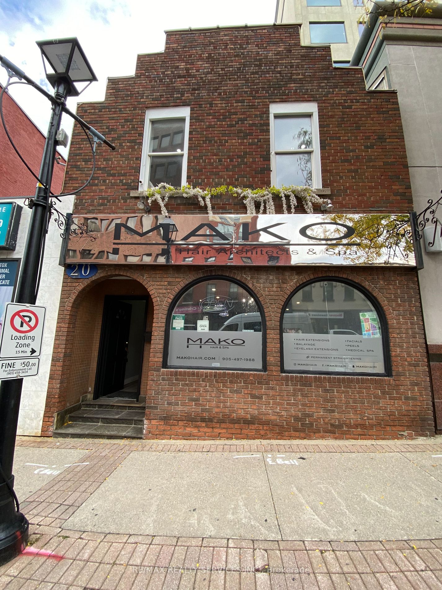 20 Queen St E