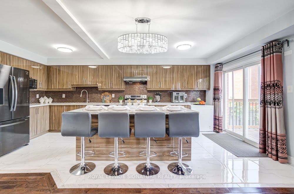 23 Chestermere Cres