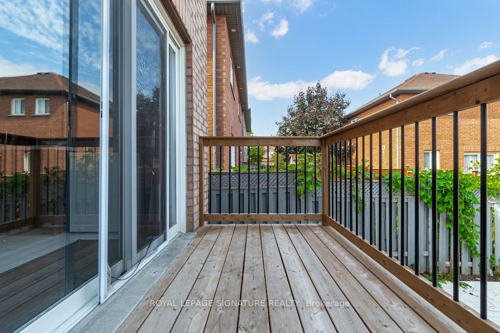 23 Chestermere Cres