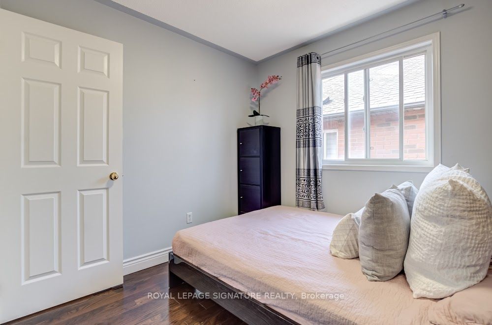23 Chestermere Cres