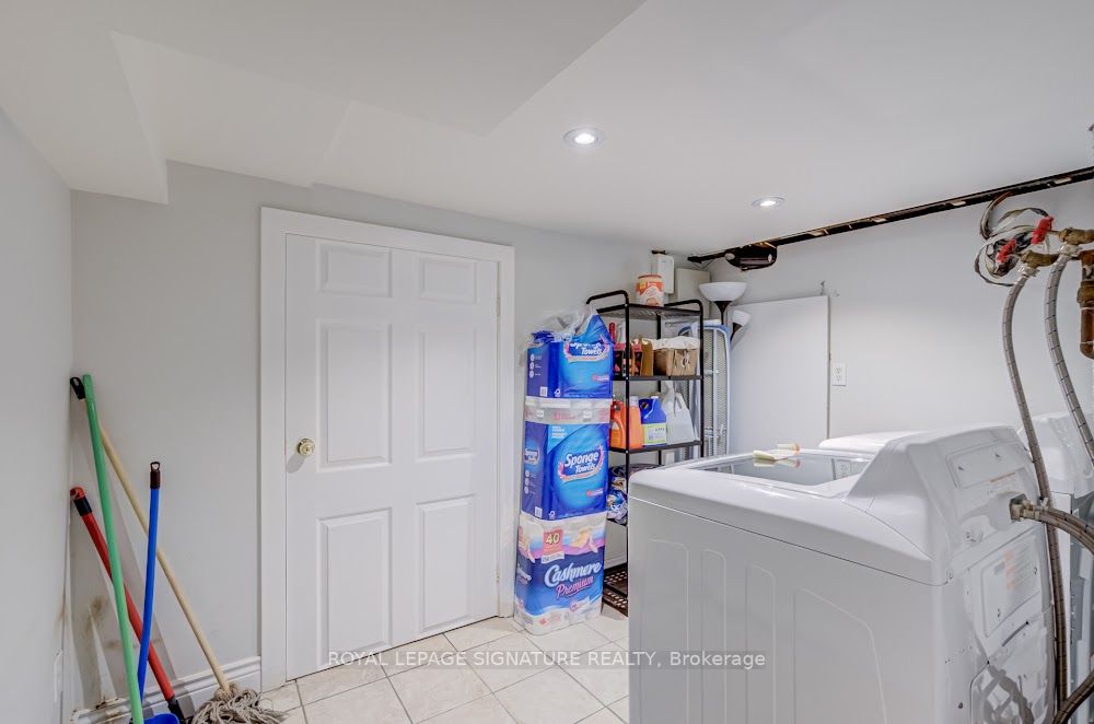 23 Chestermere Cres
