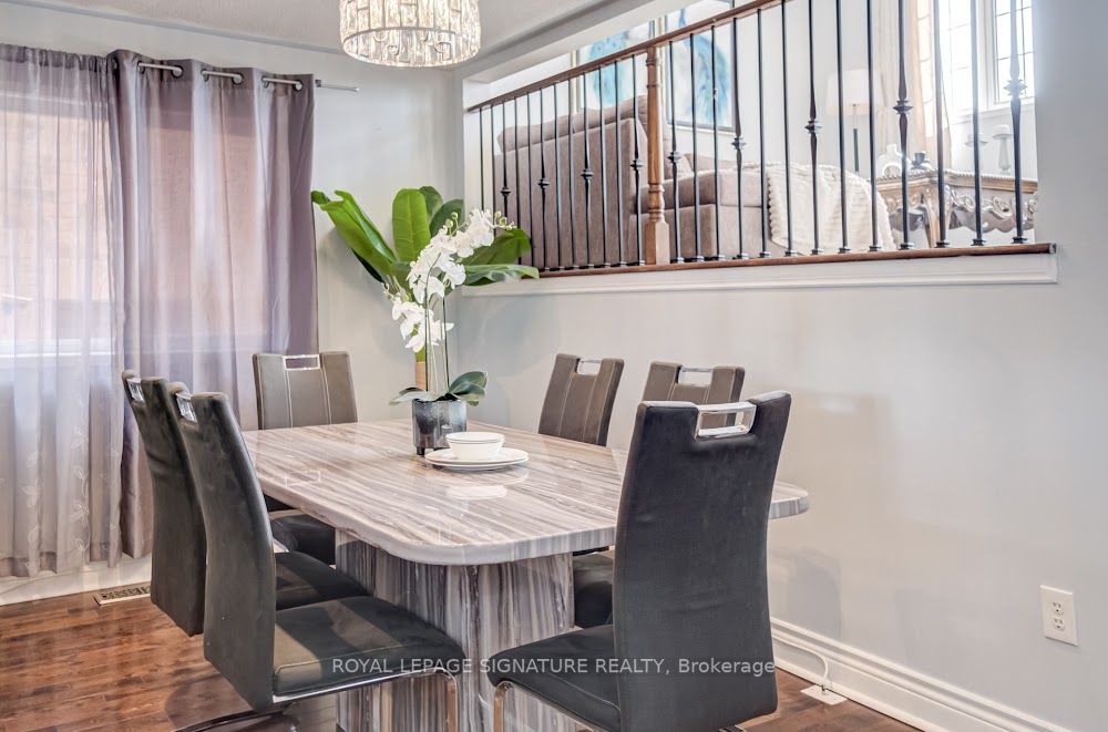 23 Chestermere Cres