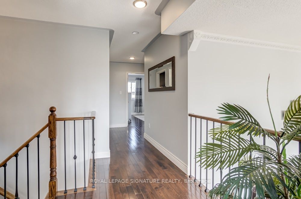 23 Chestermere Cres