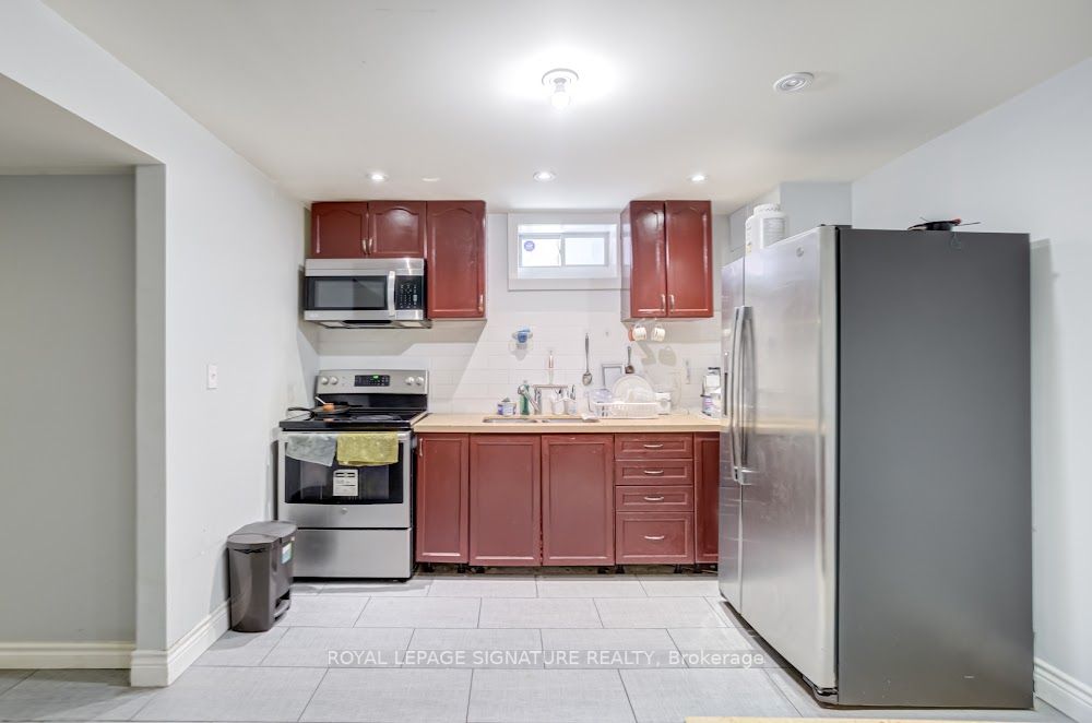 23 Chestermere Cres