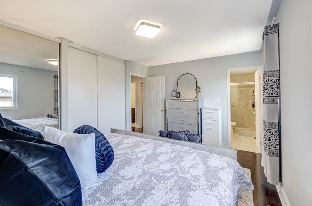 23 Chestermere Cres