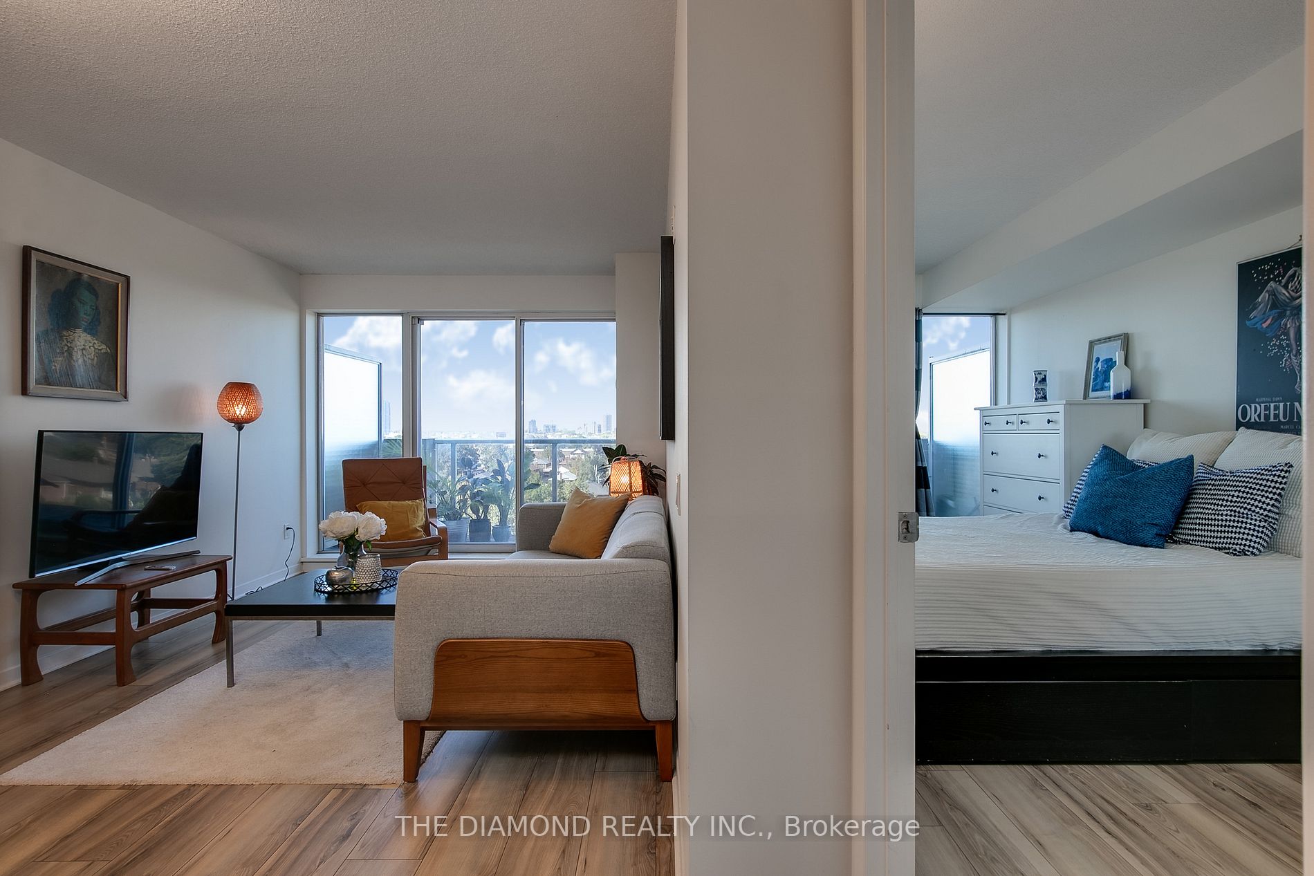 1050 The Queensway Ave, #713