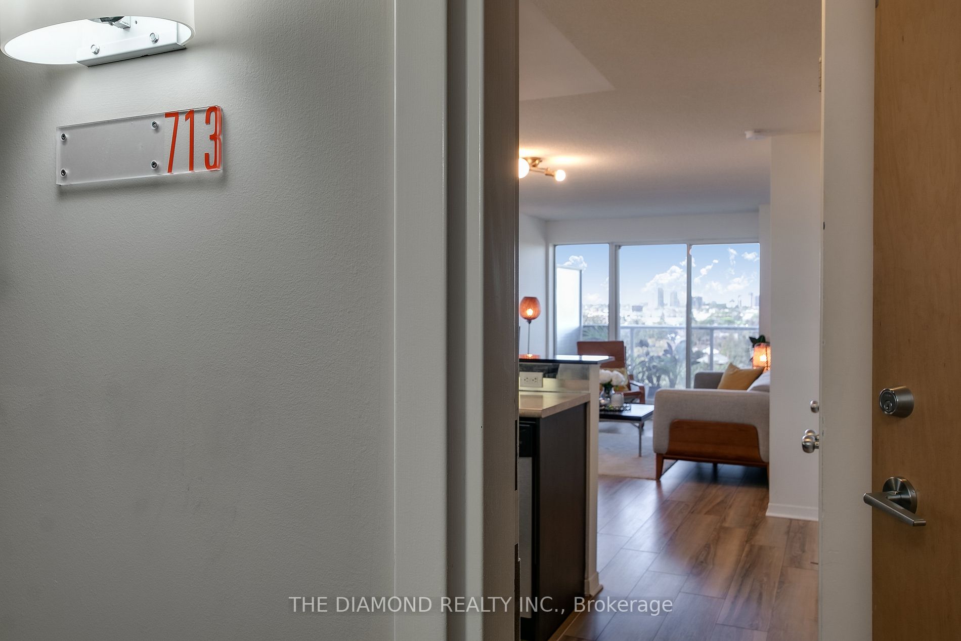 1050 The Queensway Ave, #713