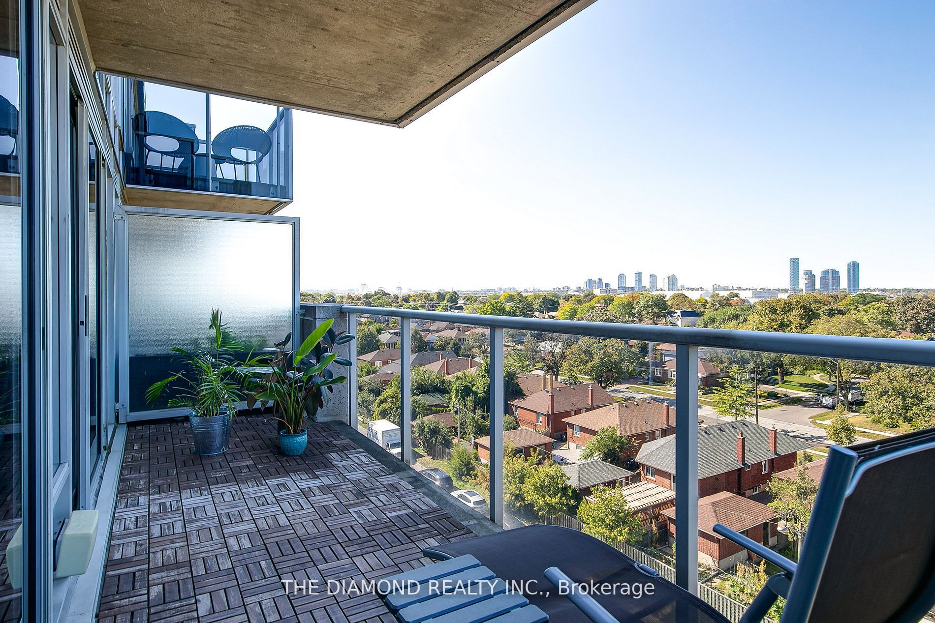 1050 The Queensway Ave, #713