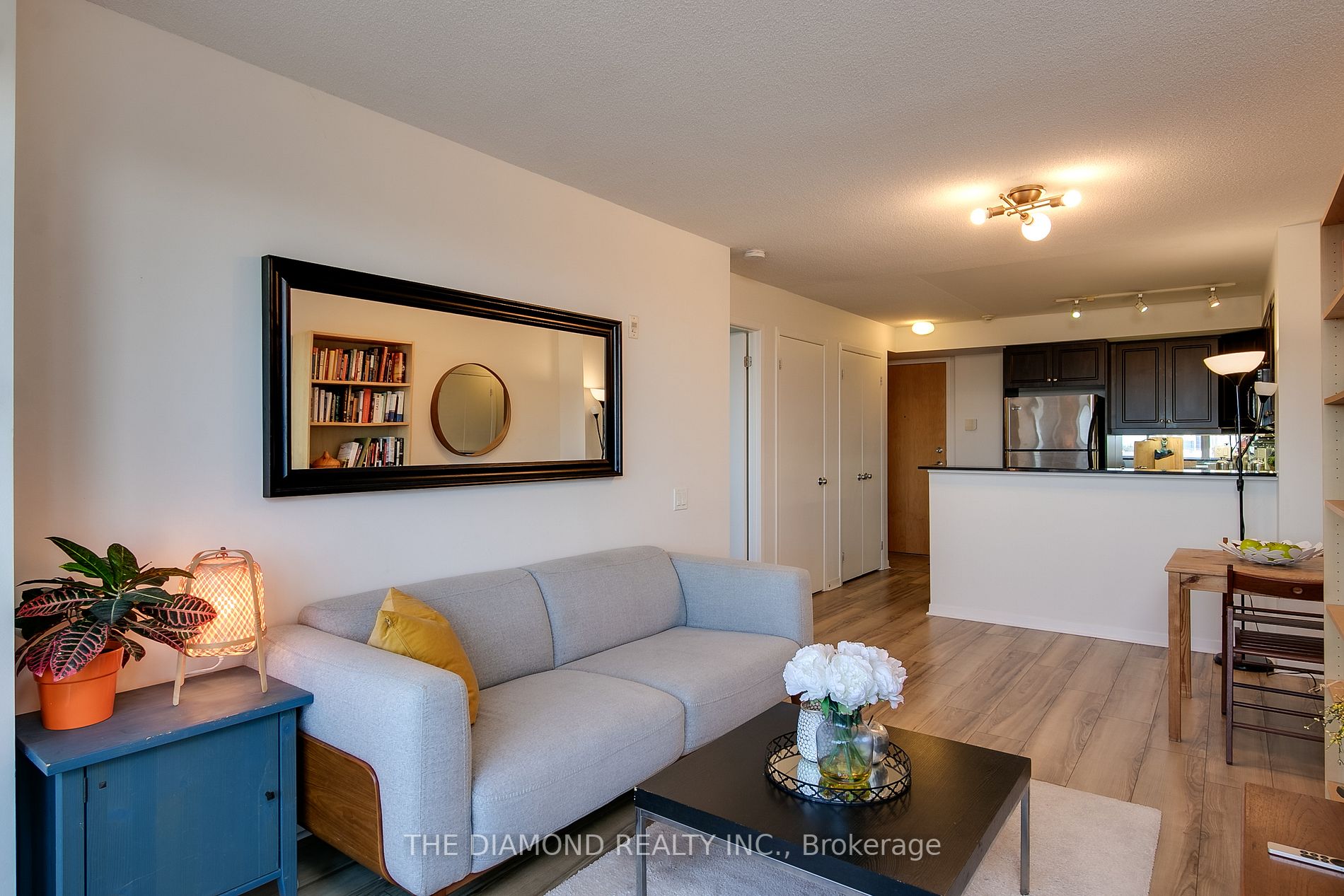 1050 The Queensway Ave, #713