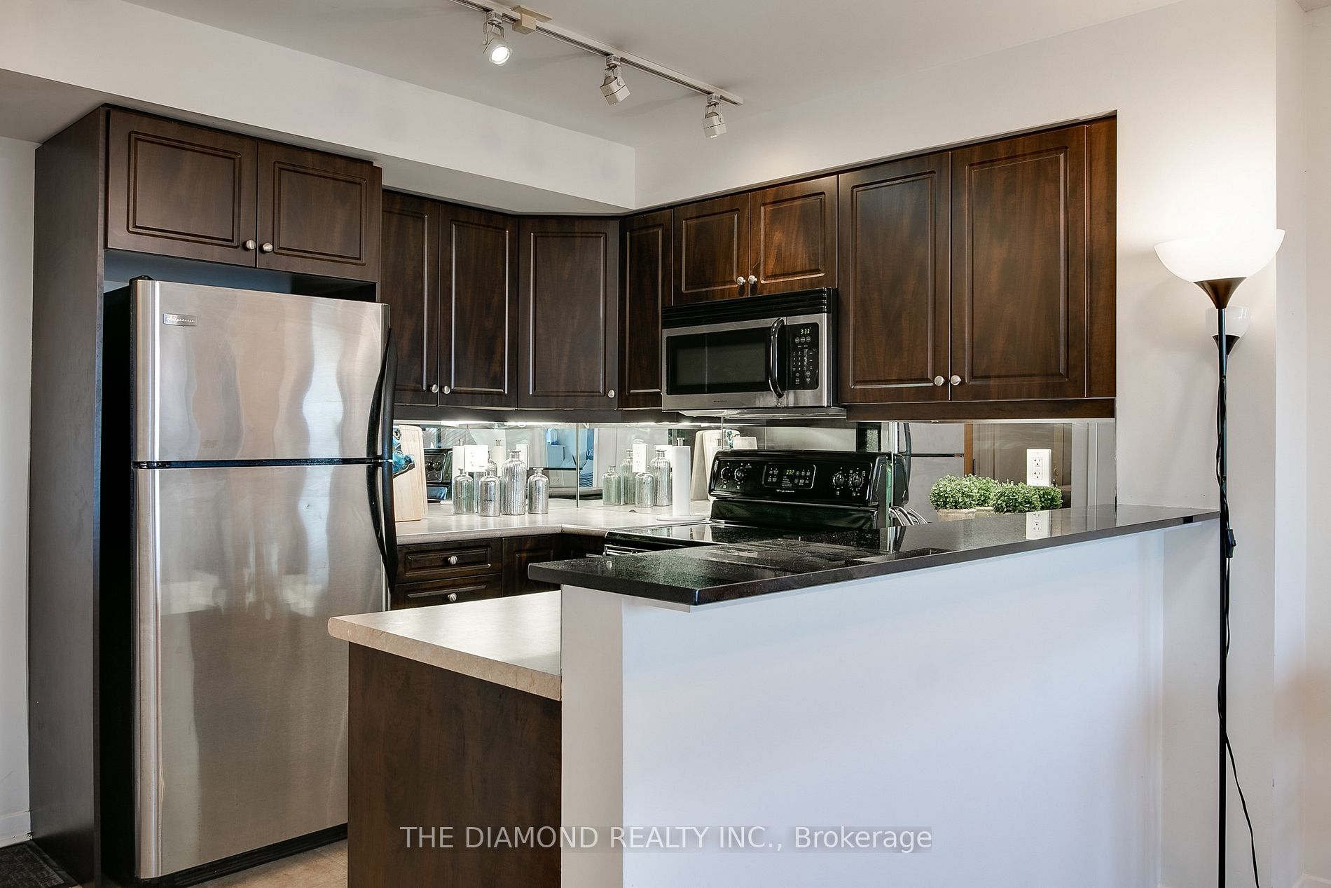 1050 The Queensway Ave, #713