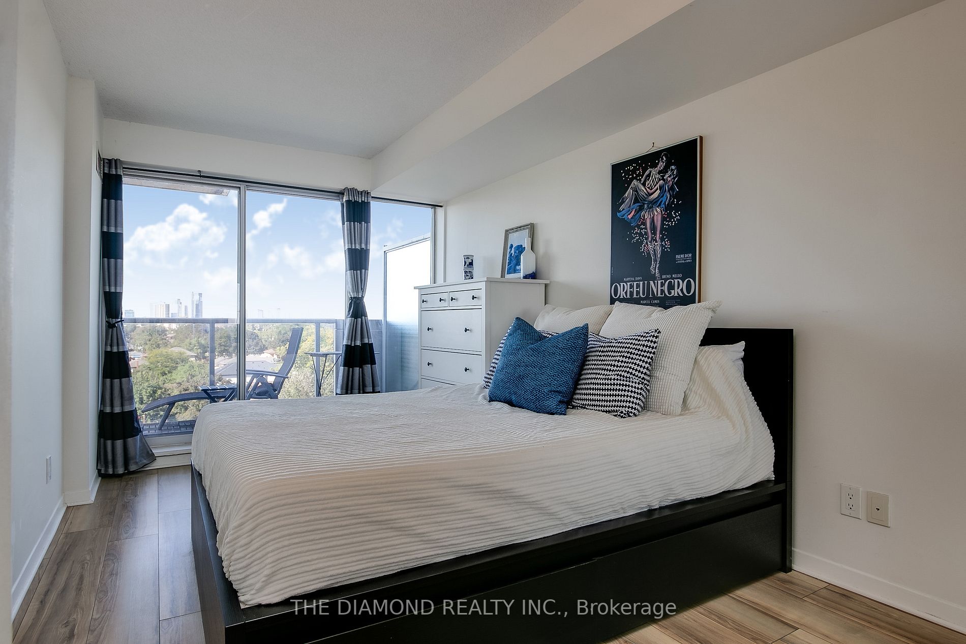 1050 The Queensway Ave, #713
