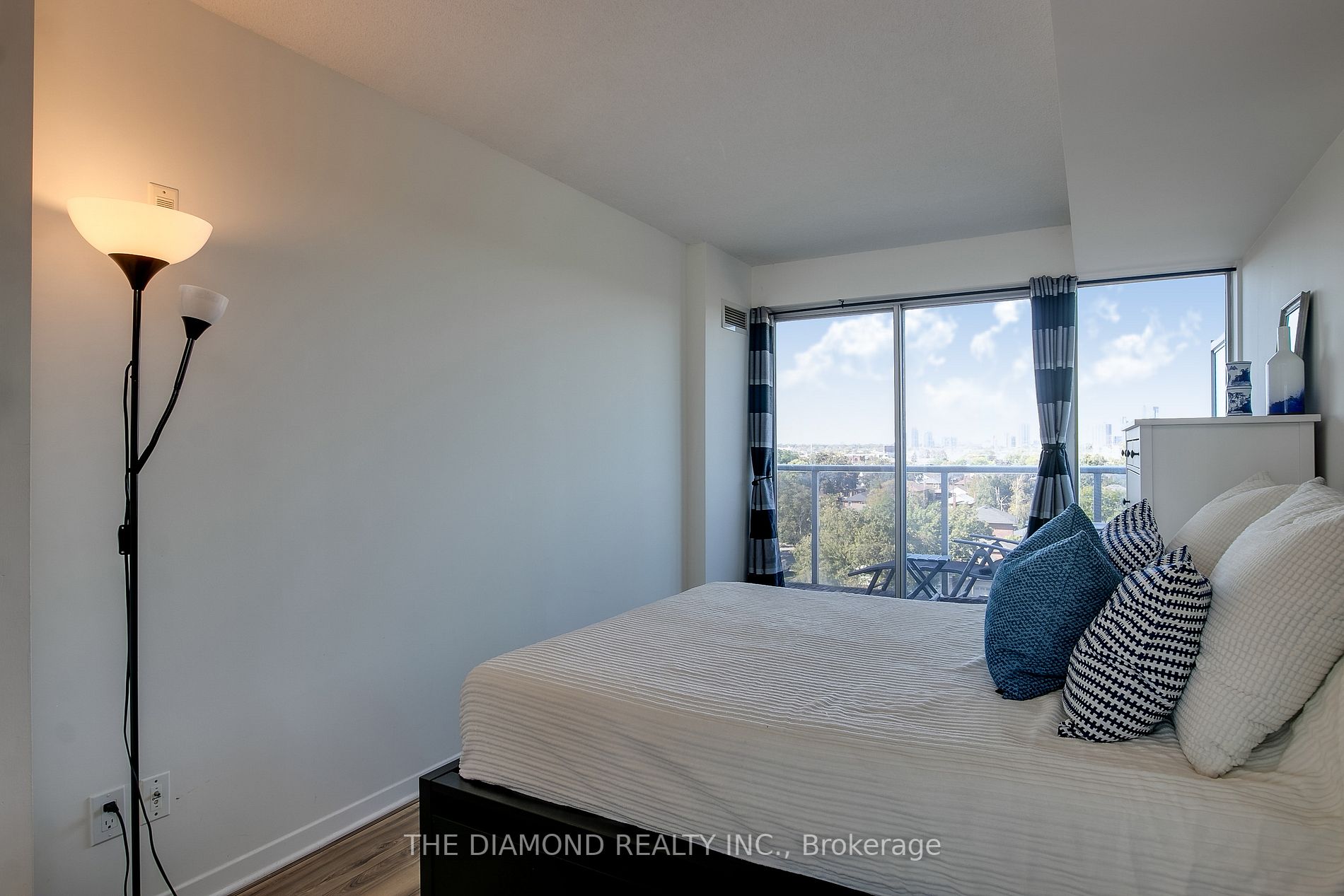 1050 The Queensway Ave, #713
