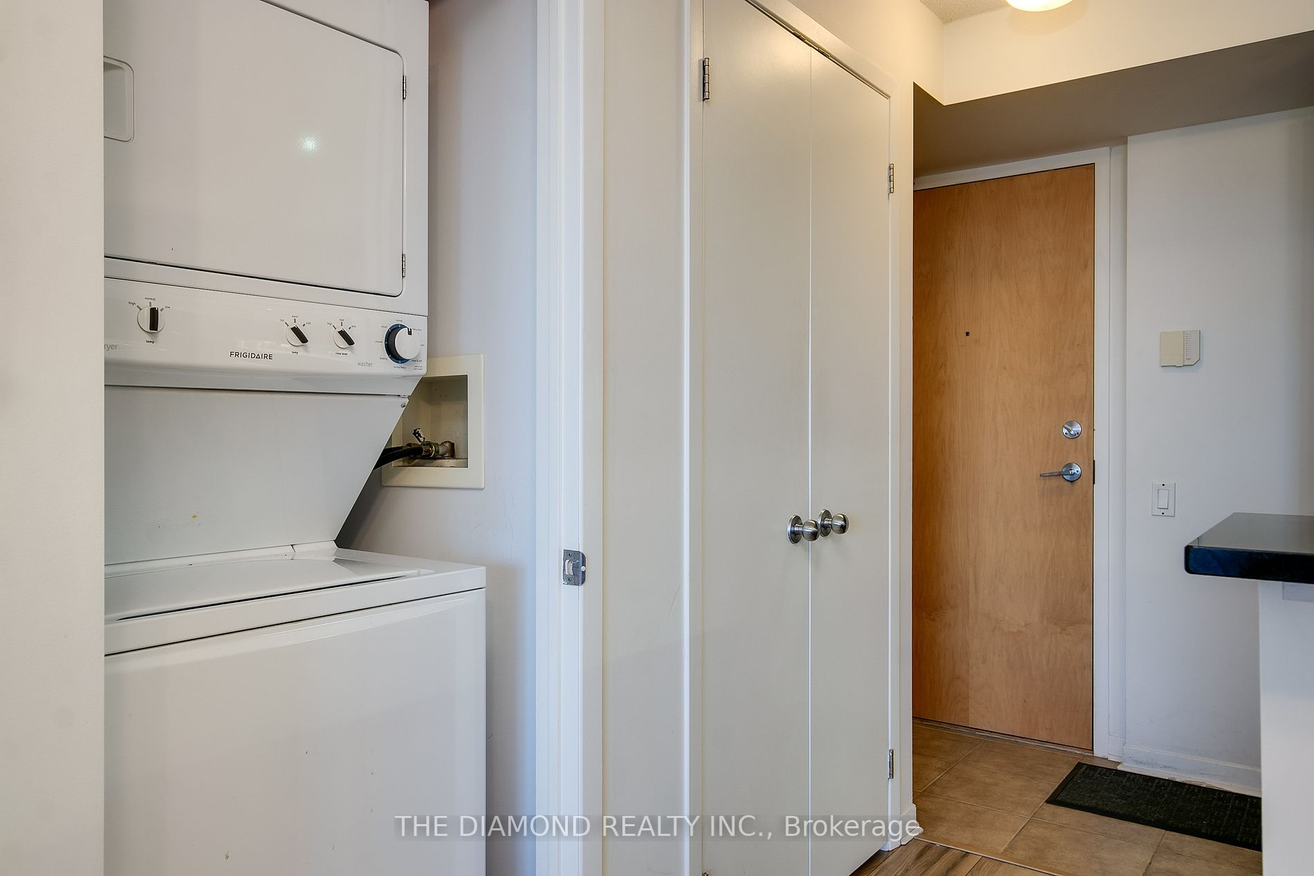 1050 The Queensway Ave, #713
