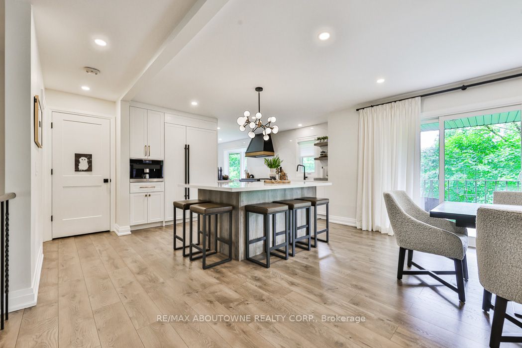 2204 Shardawn Mews