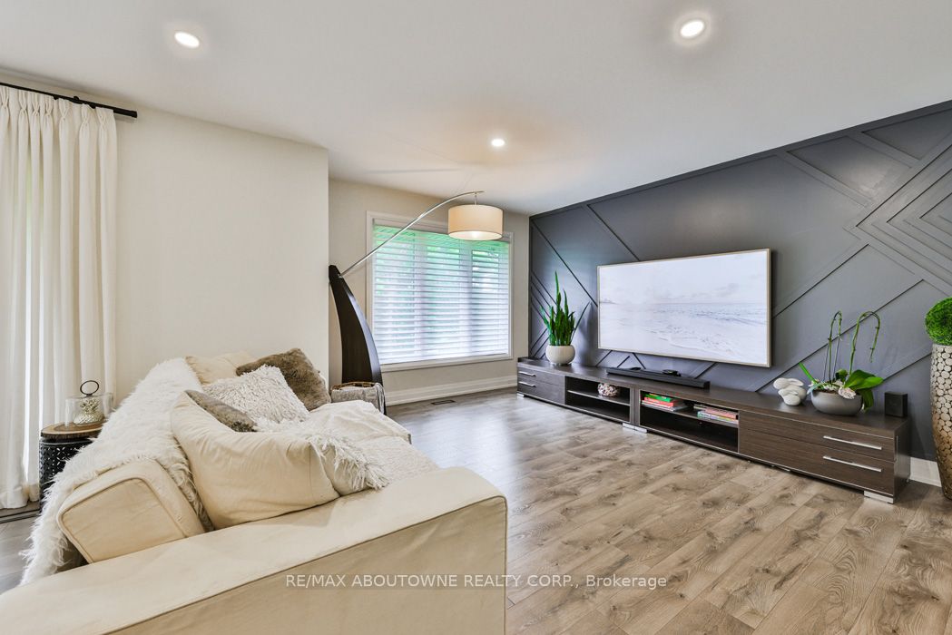 2204 Shardawn Mews