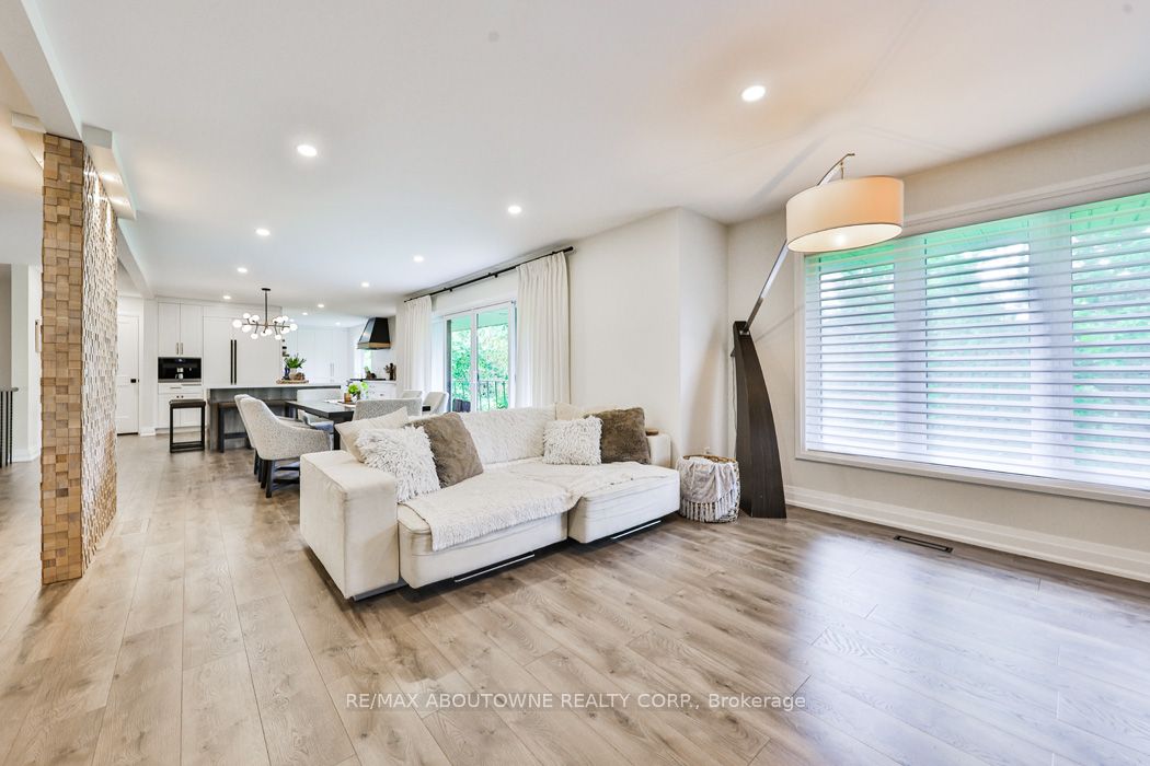 2204 Shardawn Mews