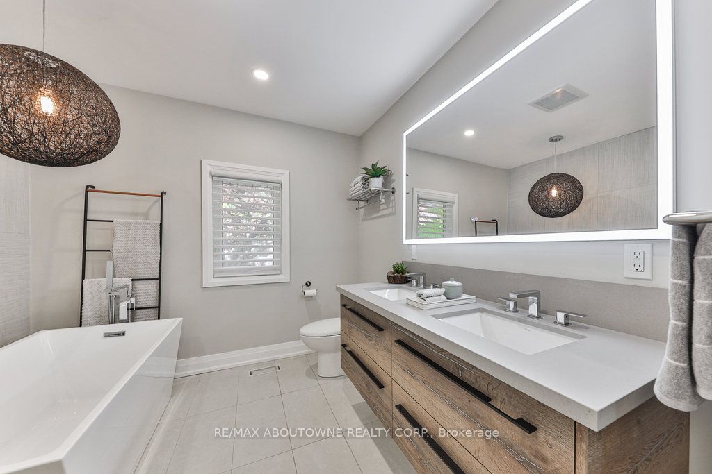 2204 Shardawn Mews