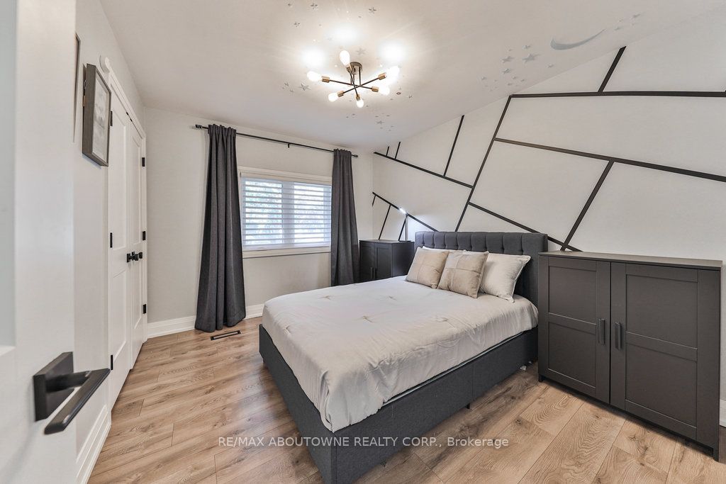 2204 Shardawn Mews