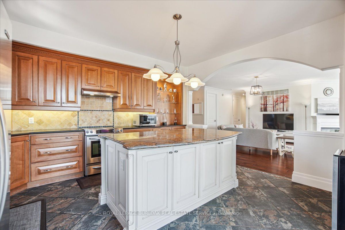 445 Elizabeth St, #401
