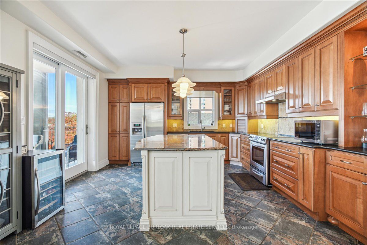 445 Elizabeth St, #401
