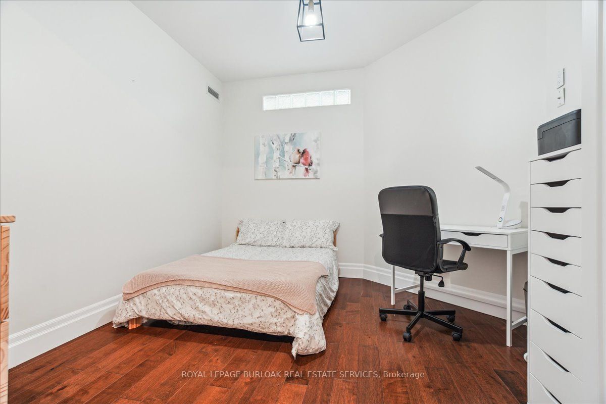 445 Elizabeth St, #401