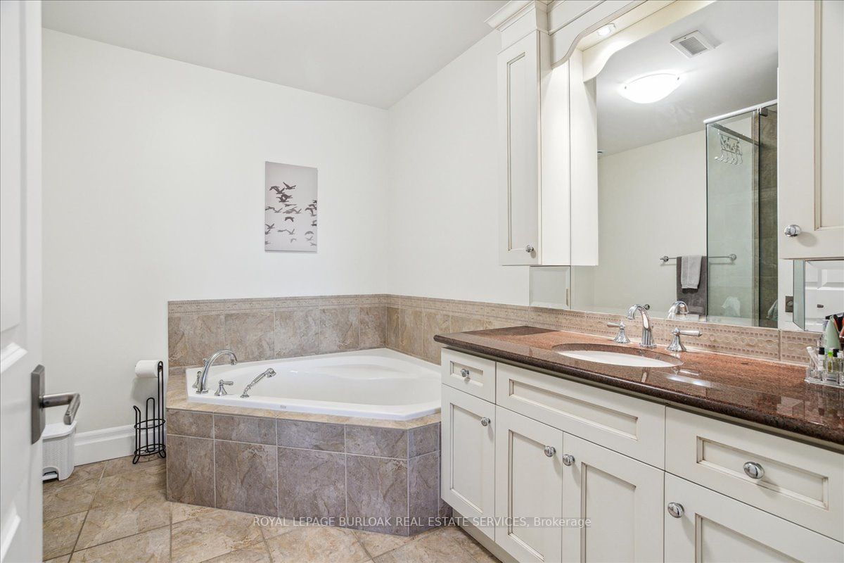 445 Elizabeth St, #401