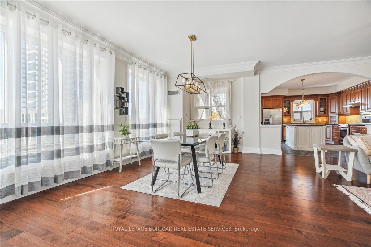 445 Elizabeth St, #401