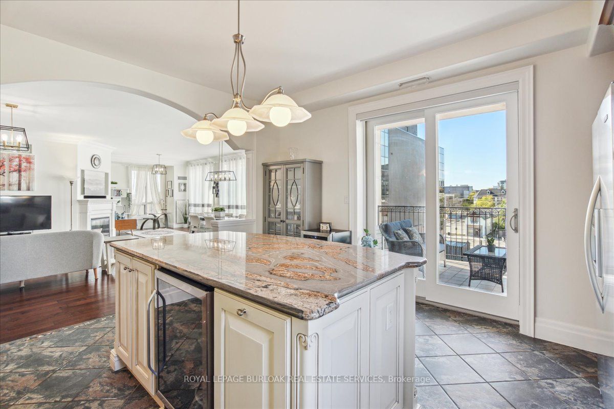445 Elizabeth St, #401