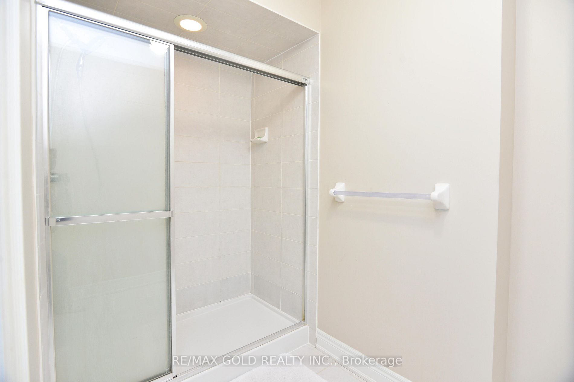 42 Brookwater Cres