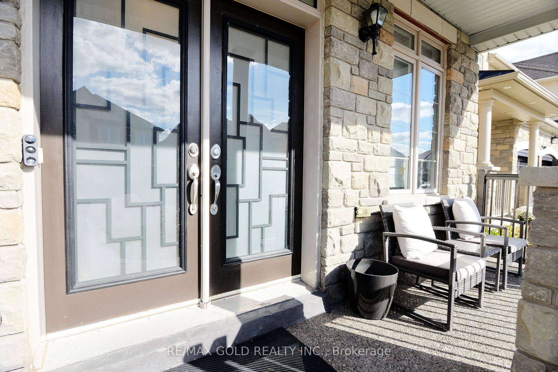 42 Brookwater Cres