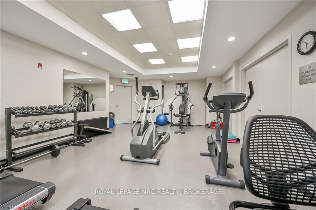 2085 Amherst Heights Dr, #406