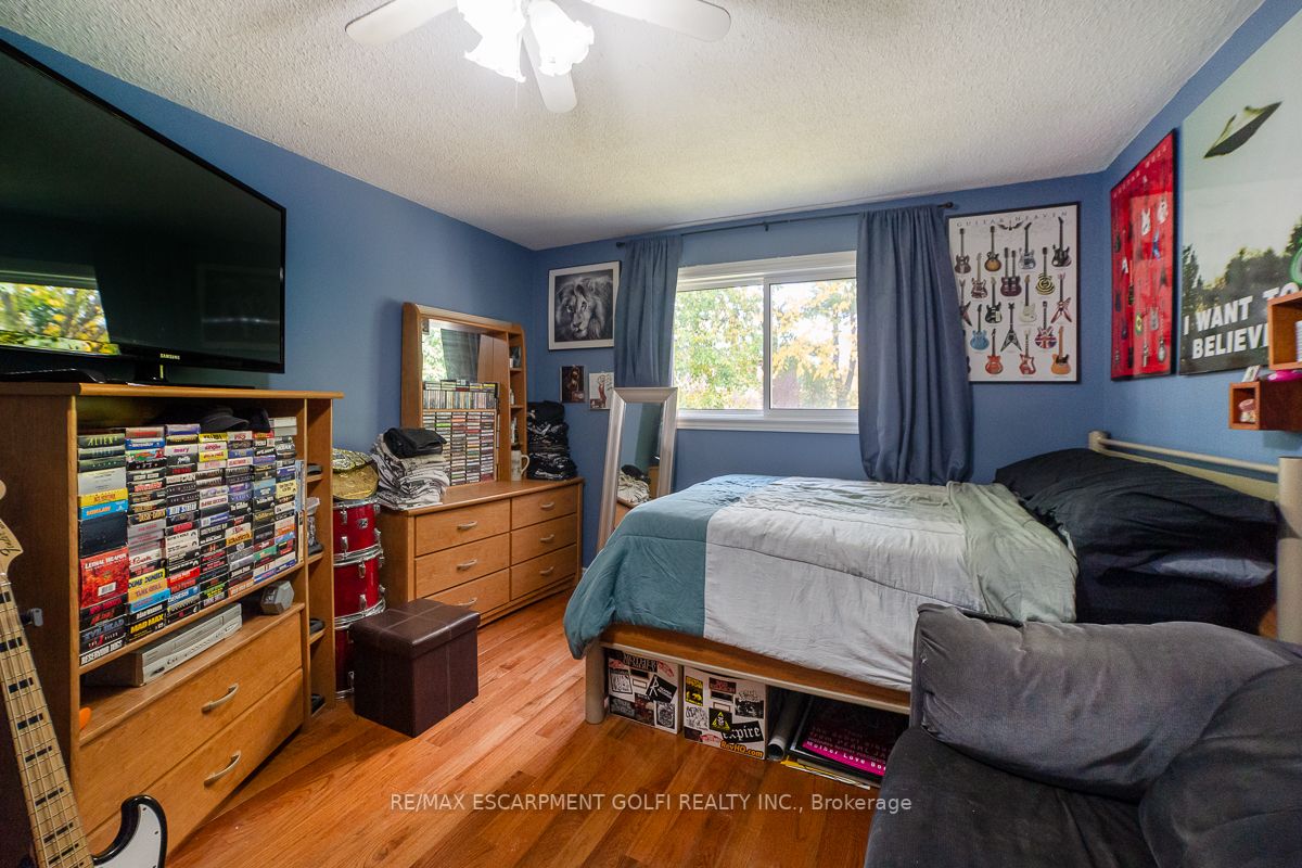 48 Rexway Dr