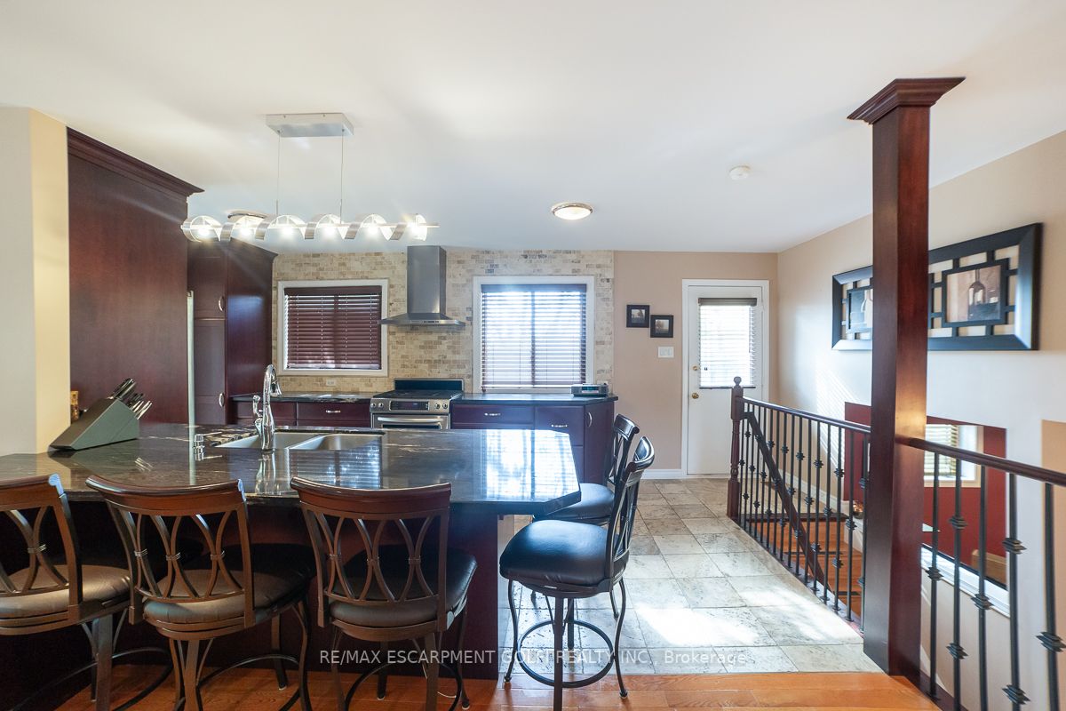 48 Rexway Dr