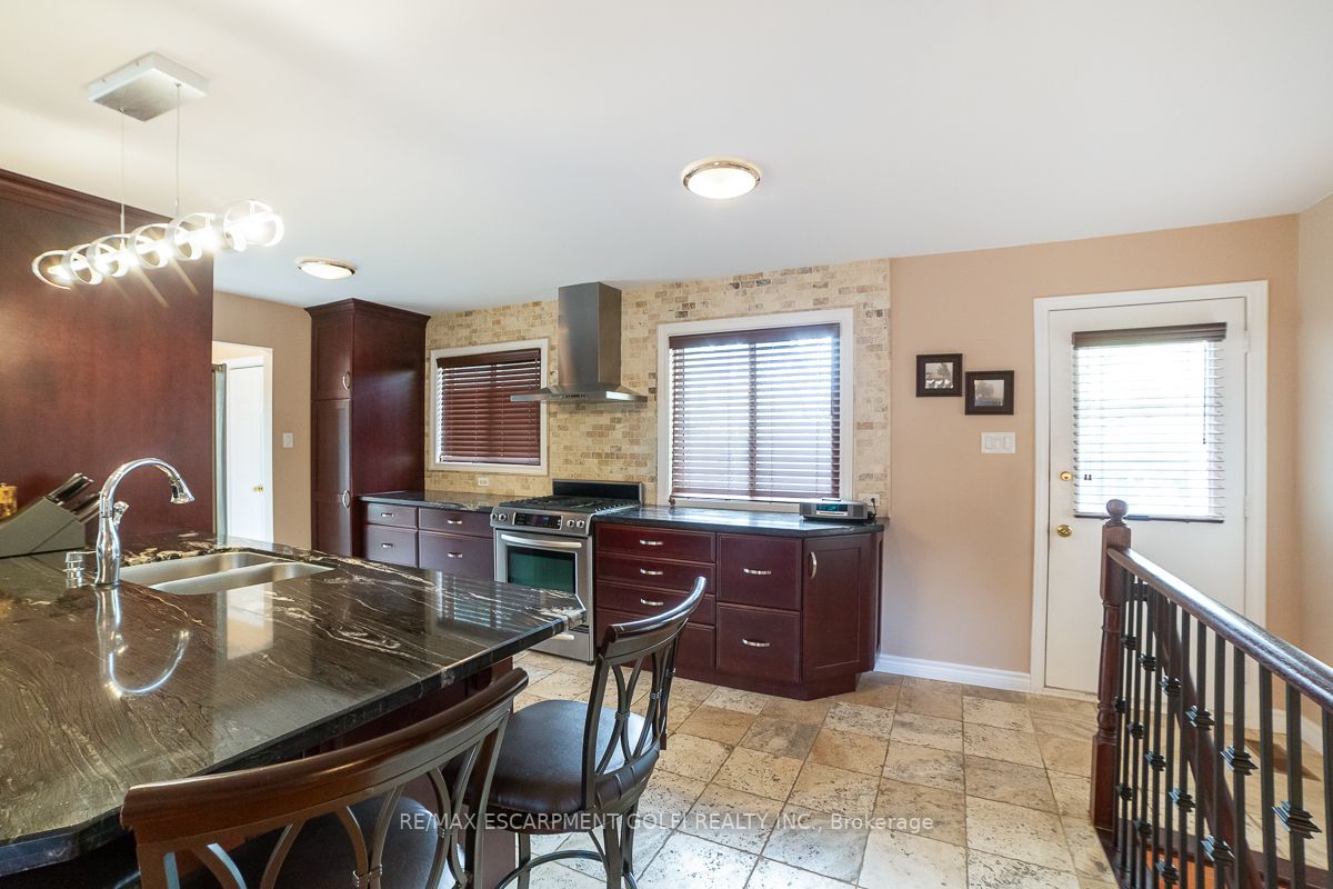48 Rexway Dr